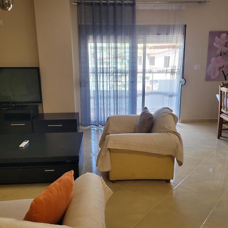 Marina Apartment Sarandë Esterno foto