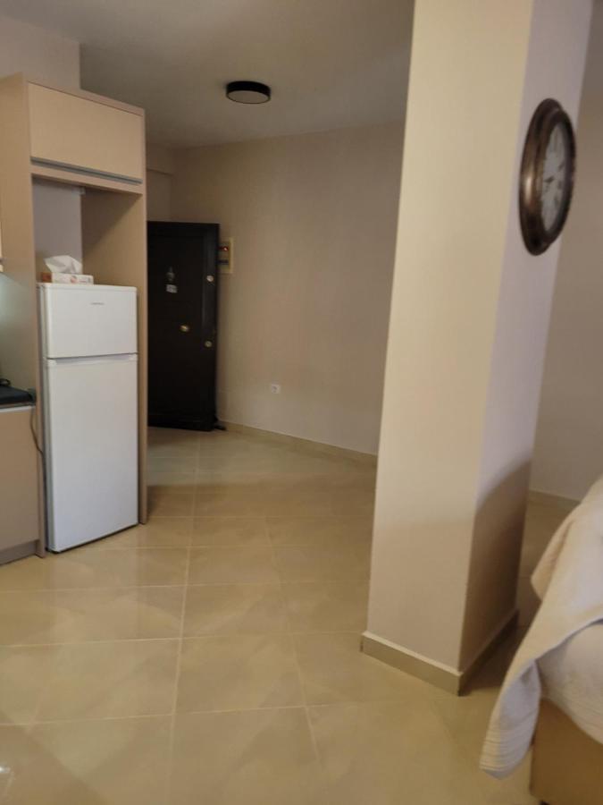 Marina Apartment Sarandë Esterno foto