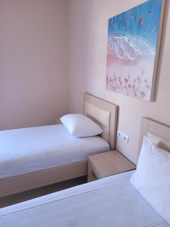 Marina Apartment Sarandë Esterno foto