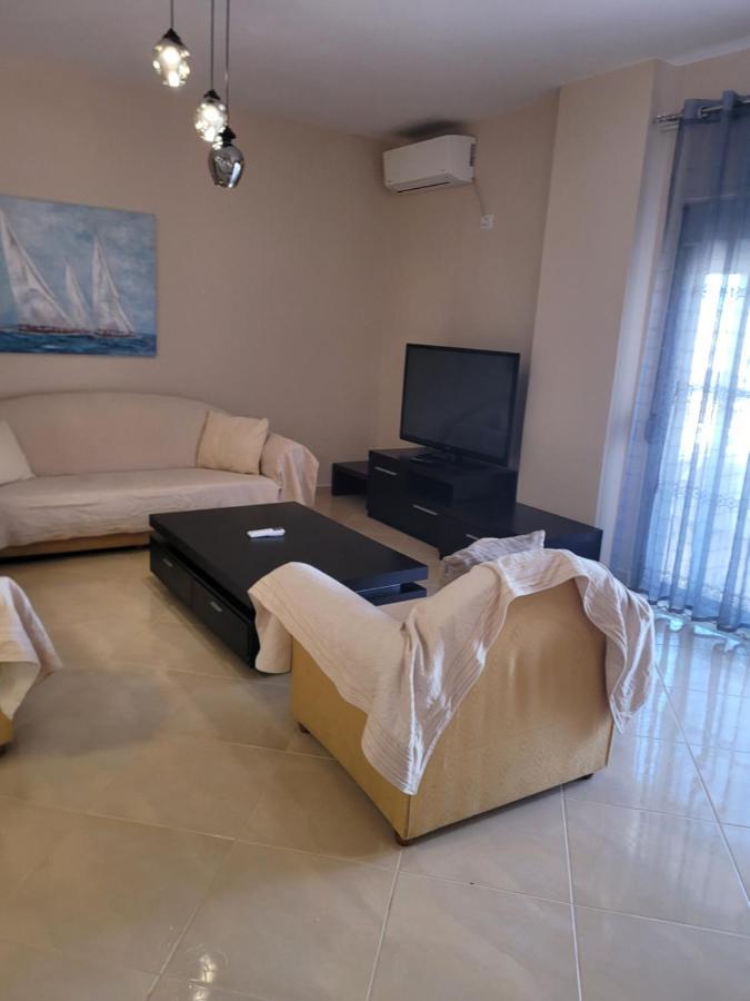Marina Apartment Sarandë Esterno foto
