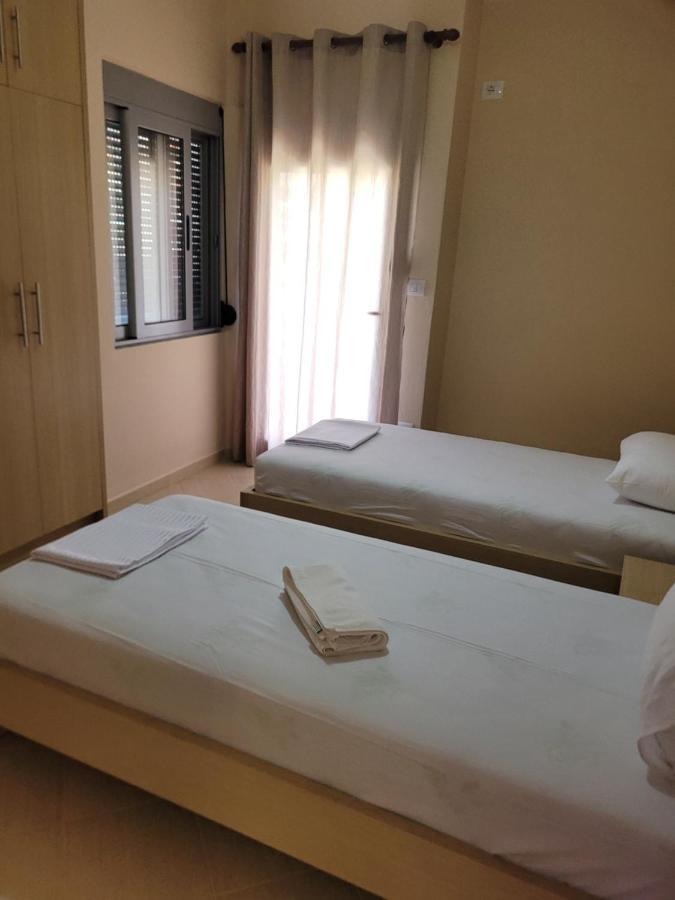 Marina Apartment Sarandë Esterno foto
