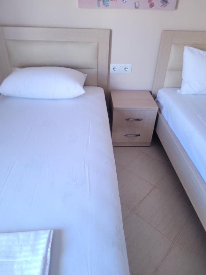 Marina Apartment Sarandë Esterno foto