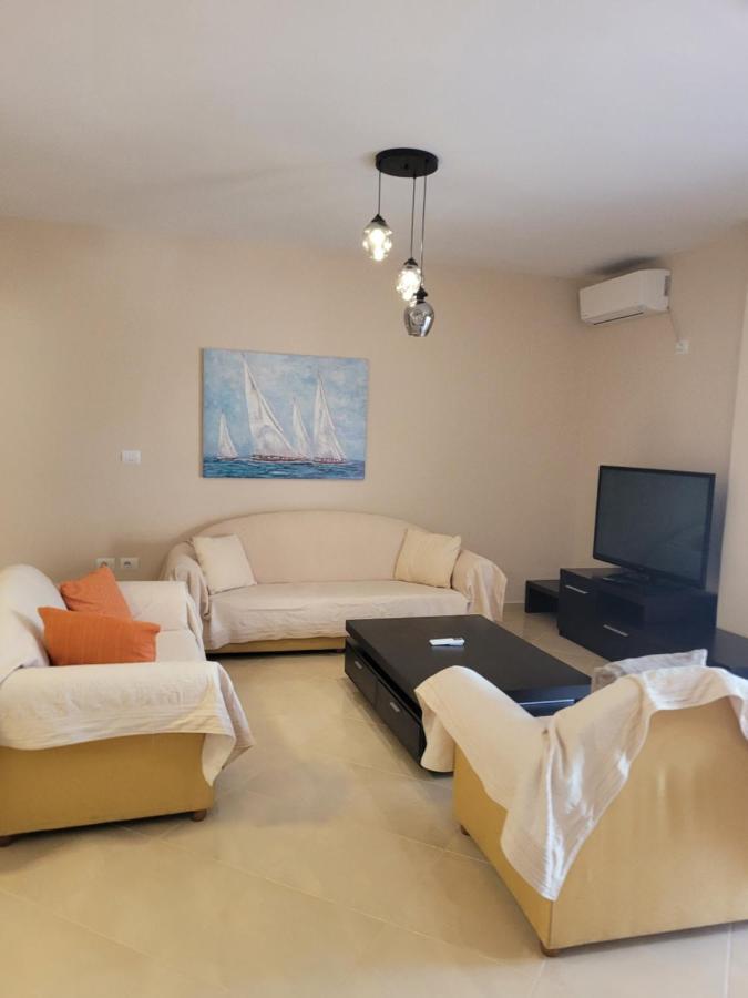 Marina Apartment Sarandë Esterno foto