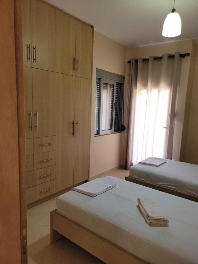 Marina Apartment Sarandë Esterno foto