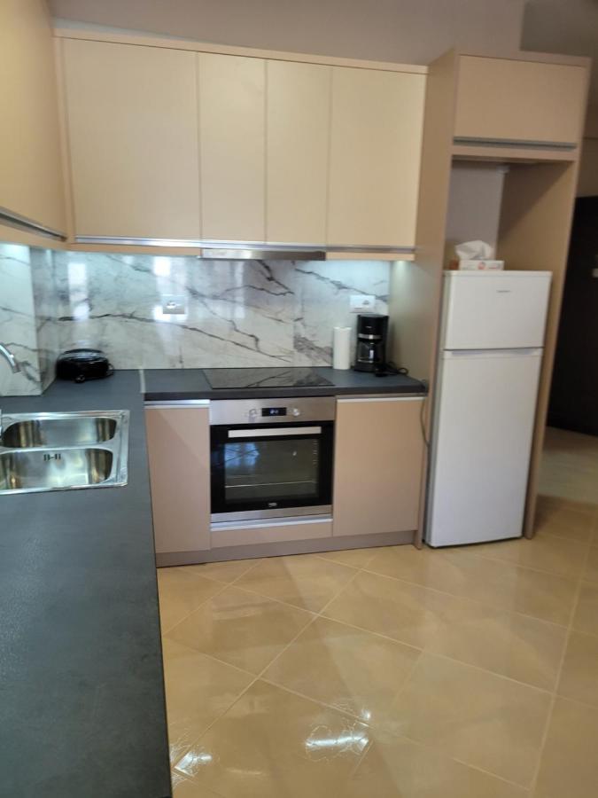 Marina Apartment Sarandë Esterno foto
