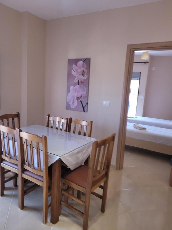 Marina Apartment Sarandë Esterno foto