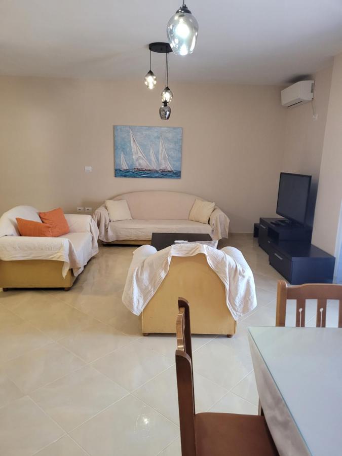 Marina Apartment Sarandë Esterno foto