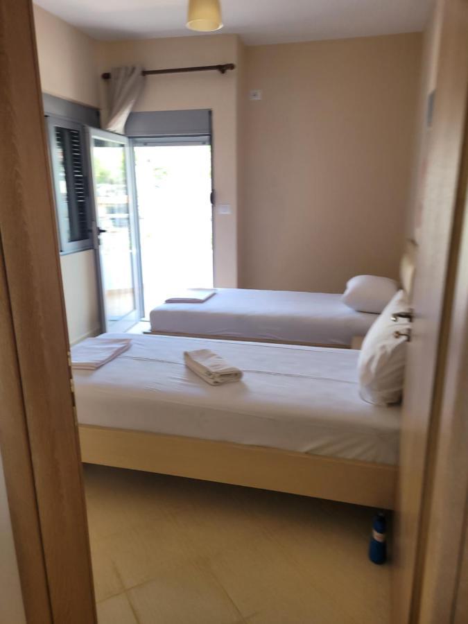 Marina Apartment Sarandë Esterno foto