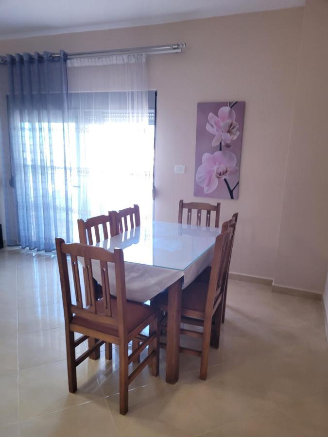 Marina Apartment Sarandë Esterno foto