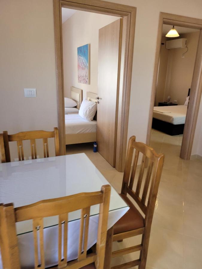 Marina Apartment Sarandë Esterno foto