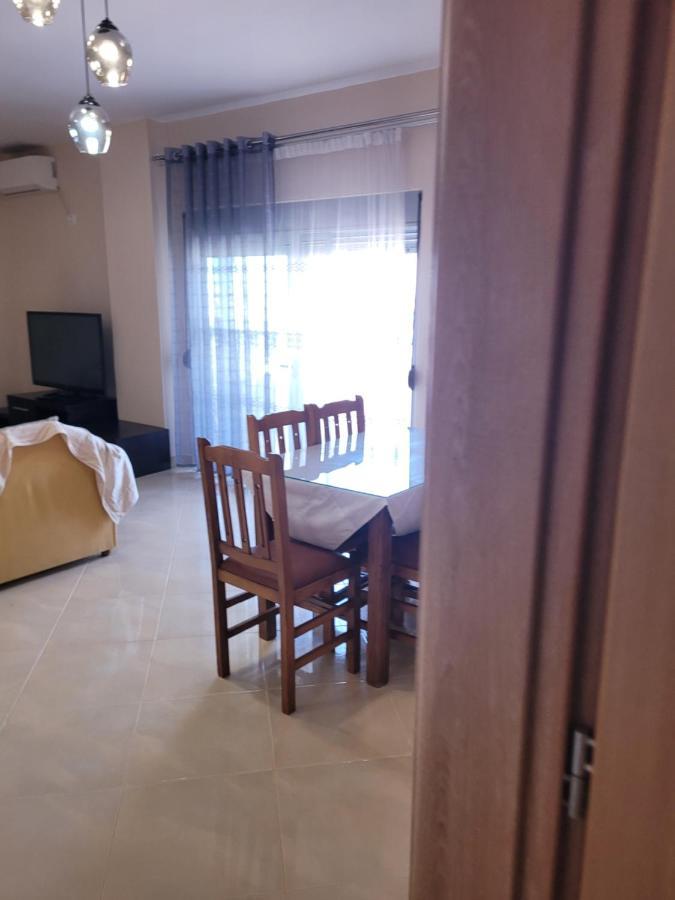 Marina Apartment Sarandë Esterno foto