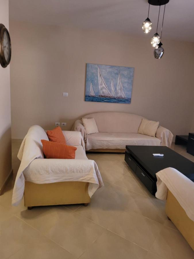 Marina Apartment Sarandë Esterno foto