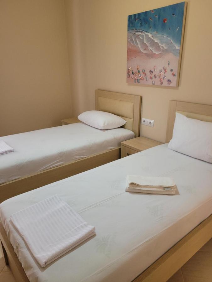 Marina Apartment Sarandë Esterno foto
