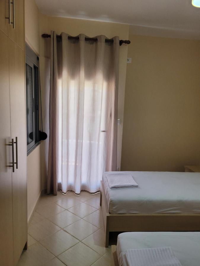 Marina Apartment Sarandë Esterno foto