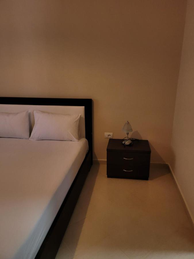Marina Apartment Sarandë Esterno foto