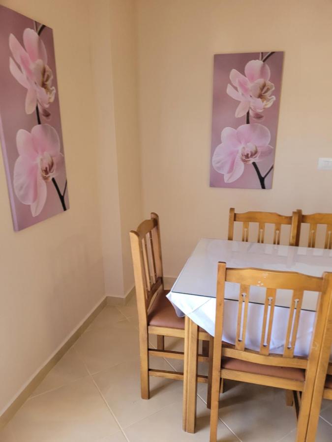 Marina Apartment Sarandë Esterno foto