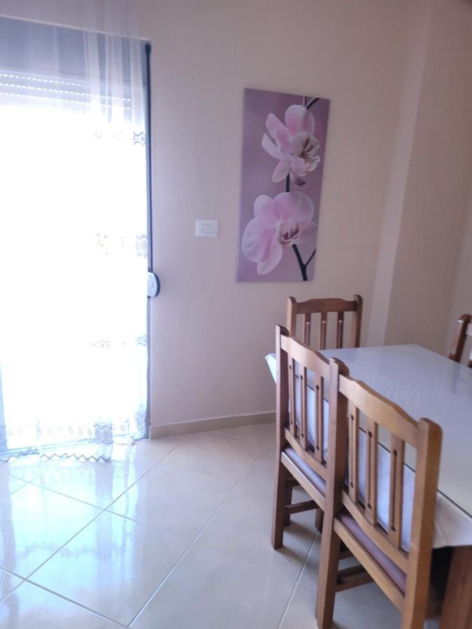Marina Apartment Sarandë Esterno foto